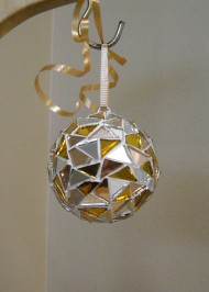 gold-mirror-ornament